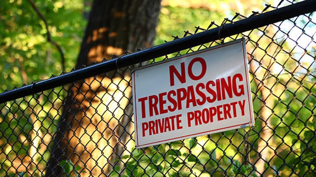 No trespassing private property sign